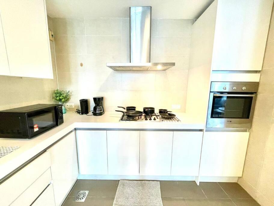 1 Min To Klcc Twin Tower Appartement Kuala Lumpur Buitenkant foto